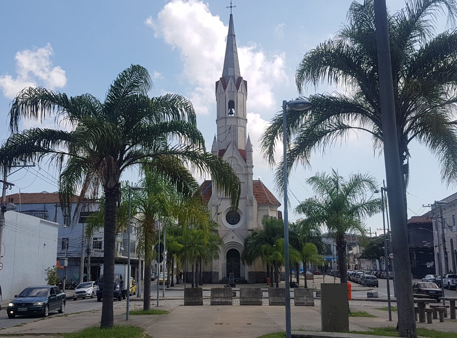A igrejinha de São Cristóvão, hoje, bem longe do mar (Foto Oscar Valporto)