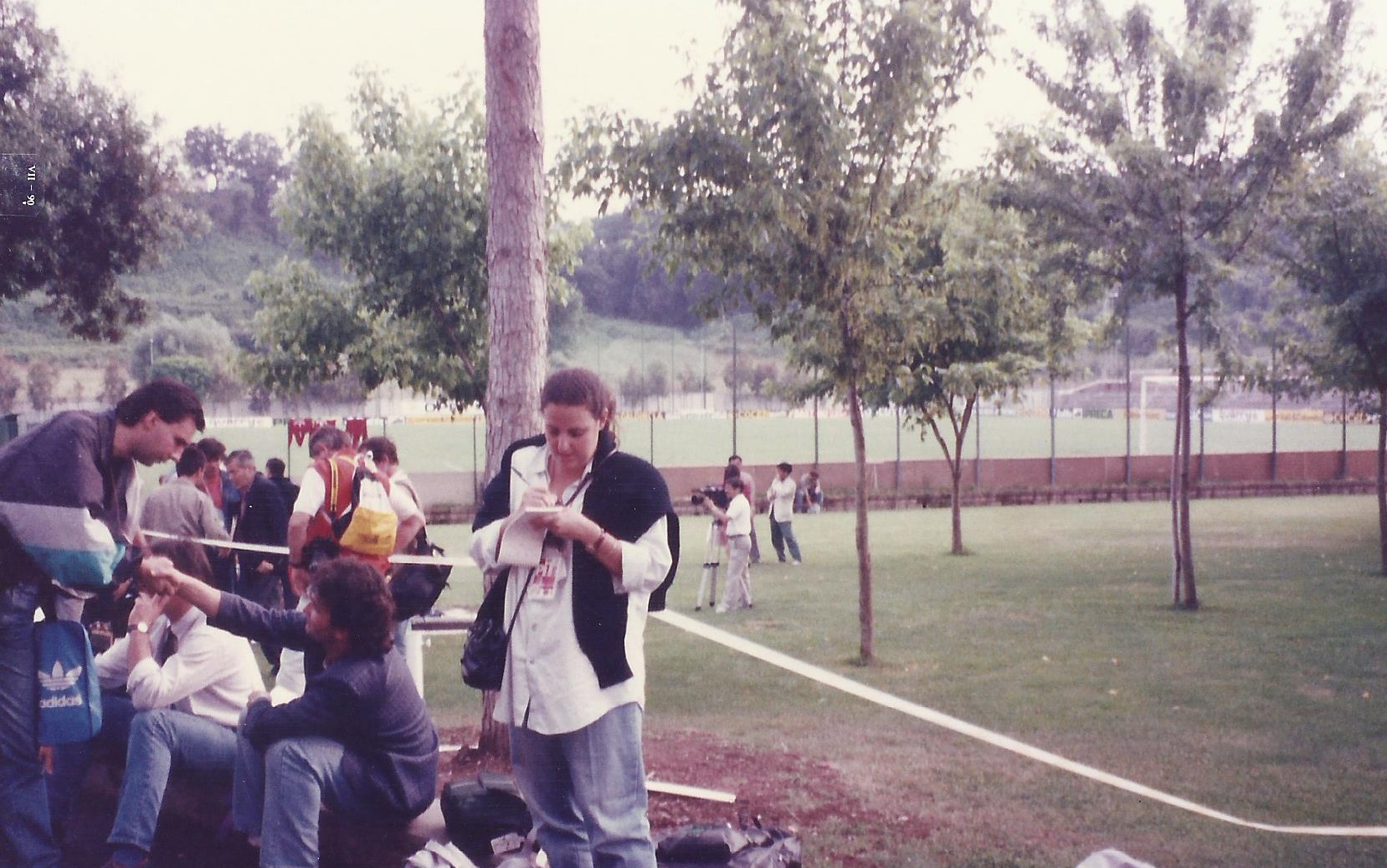 Treino da Copa do Mundo de 1990: primeira repórter de jornal a cobrir o evento (Foto arquivo pessoal)