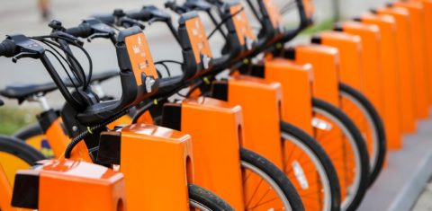 Os novos bicicletários ocupam o equivalente a três vagas de estacionamento., o que provocou protestos de moradores. Foto Divulgação