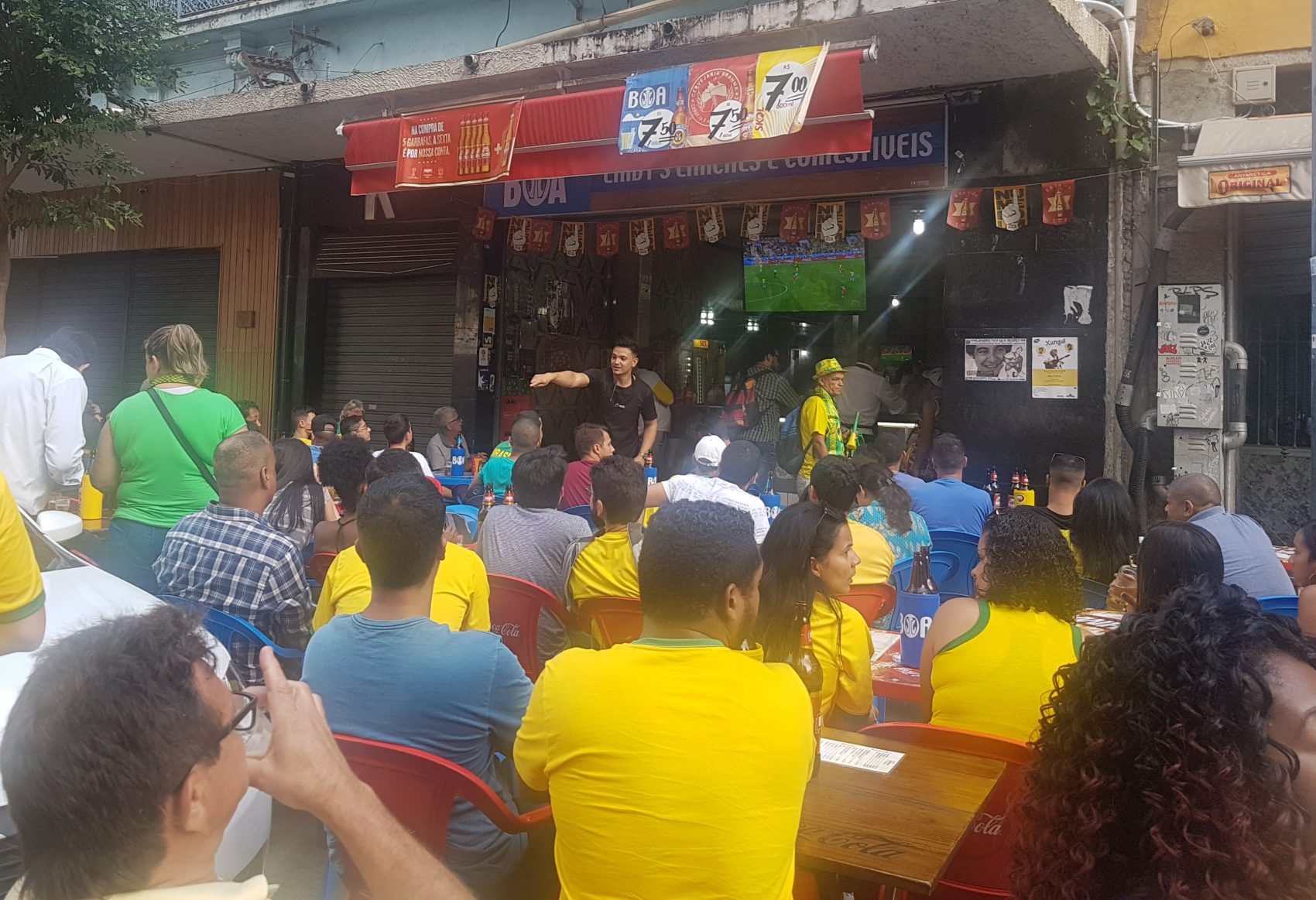 Em bares da Sacadura Cabral, torcida concentrada (Foto Oscar Valporto)