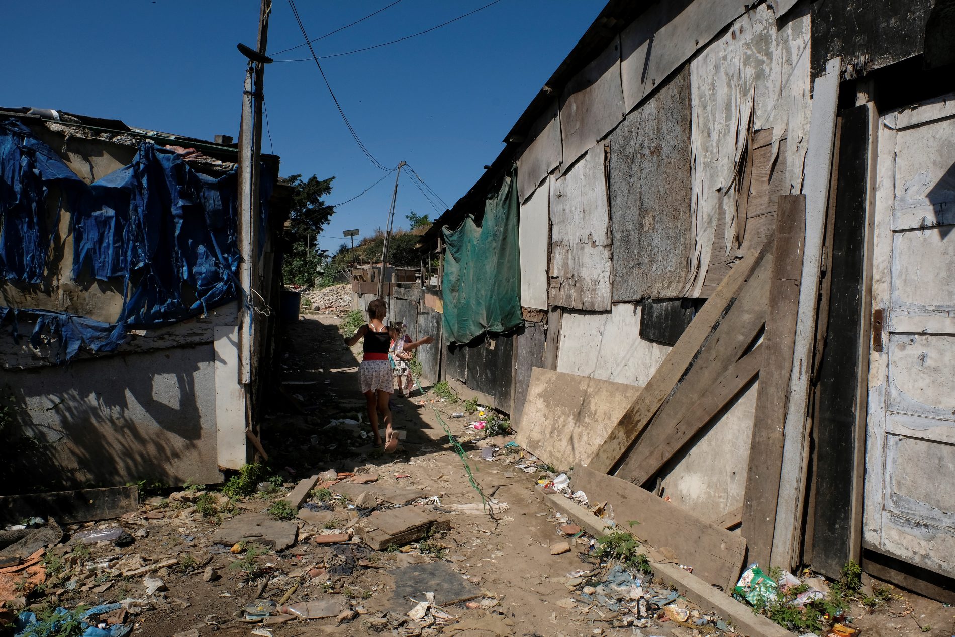 Barracos de madeira: grande maioria (74%) não tem água encanada e, em 93%, as instalações elétricas são irregulares. Peter Bauza/DPA