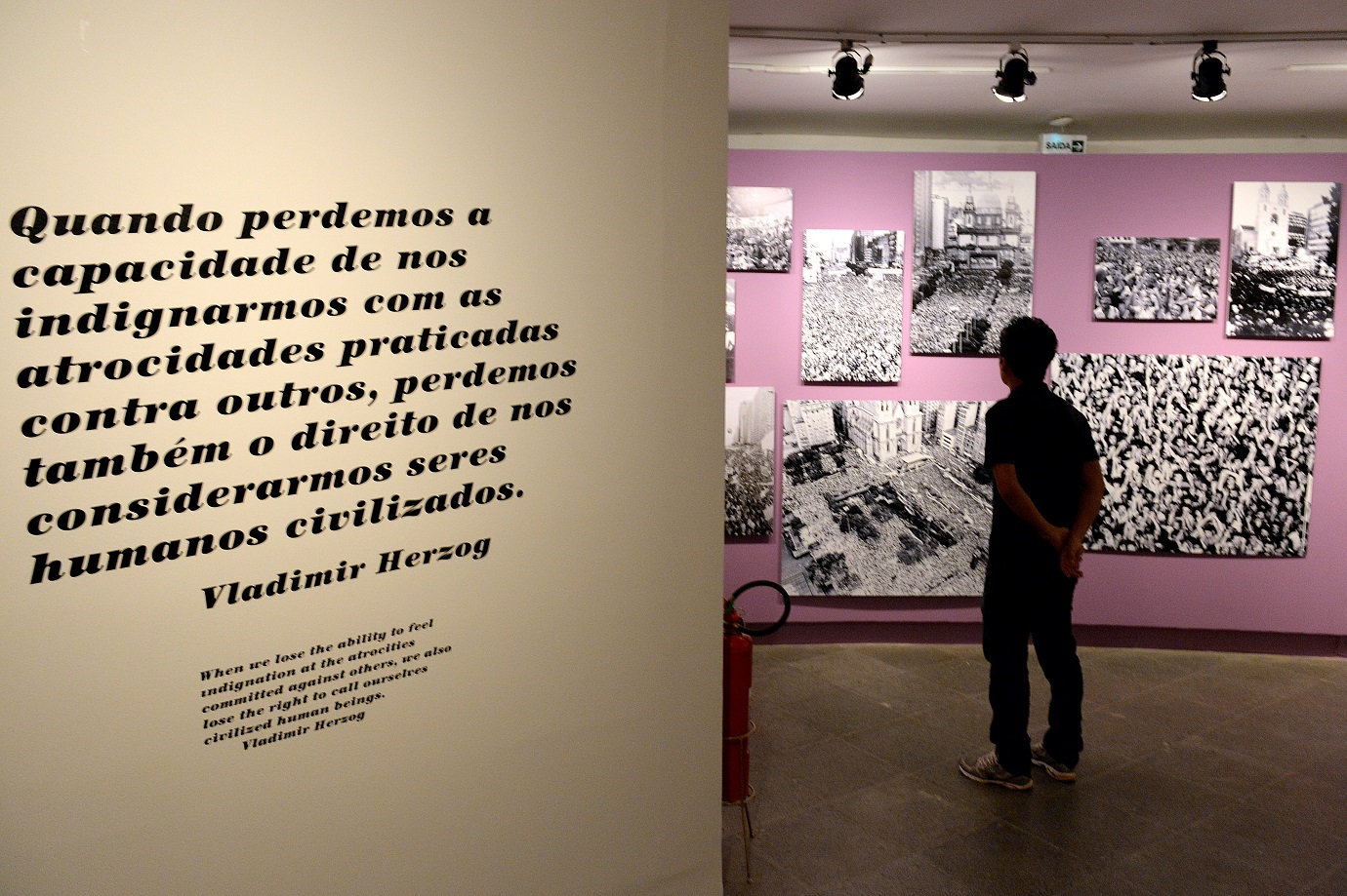 Frase de Vladimir Herzog em uma exposição no Centro Cultural Banco do Brasil, em Brasília. Foto Evaristo Sá/AFP