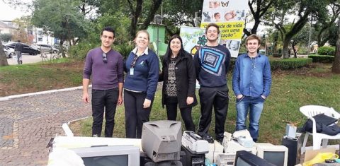 A turma do LabHacker: recolhimento de lixo eletrônico