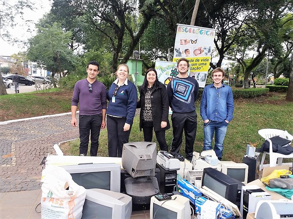 A turma do LabHacker: recolhimento de lixo eletrônico
