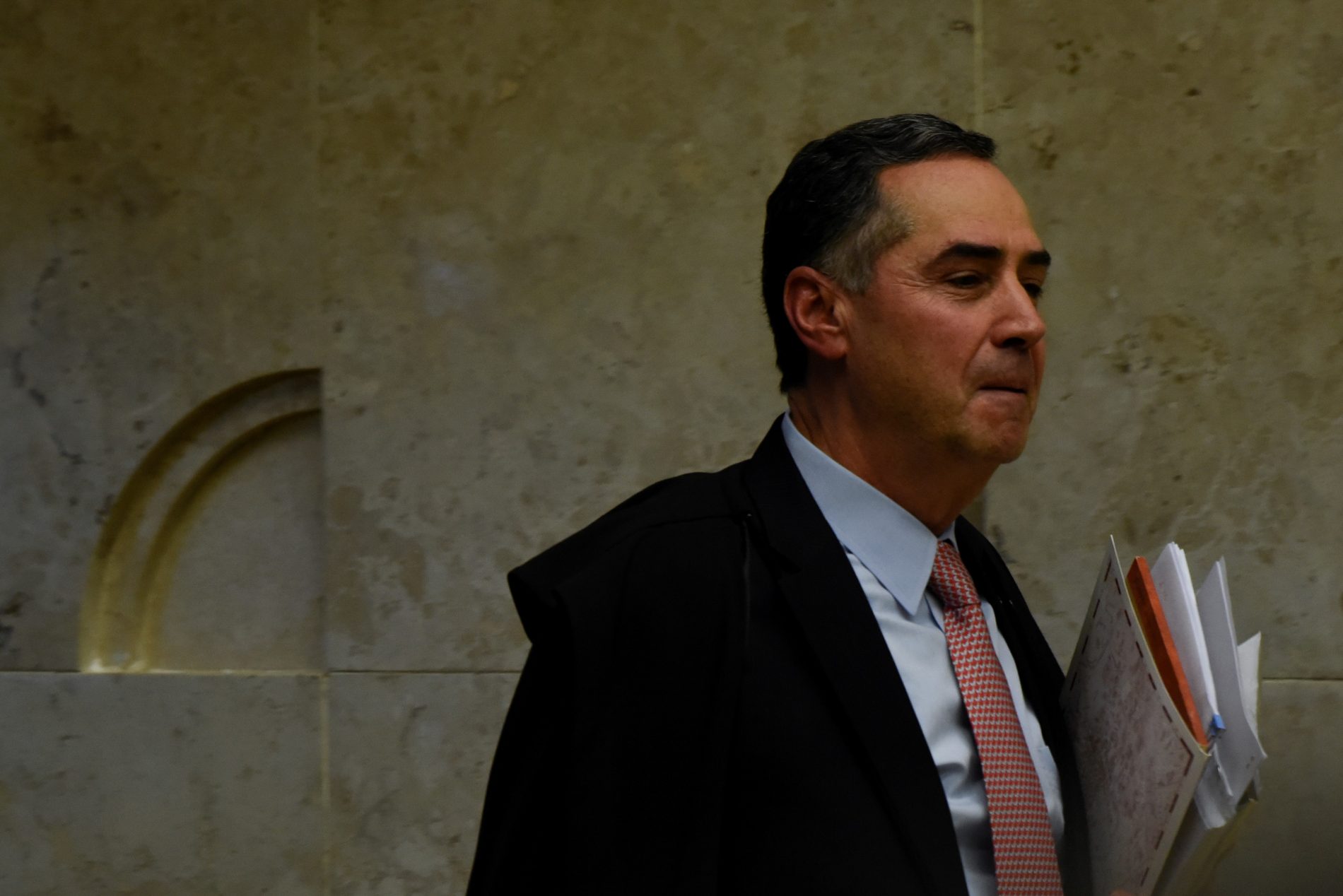 O minstro do STF Luís Roberto Barroso: reconhecido nas ruas,