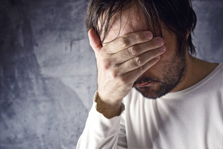 Quase 40 por cento dos adultos ouvidos pela pesquisa disseram ter passado por ansiedade ou estresse no dia anterior. Foto IGOR STEVANOVIC /Science Photo Library