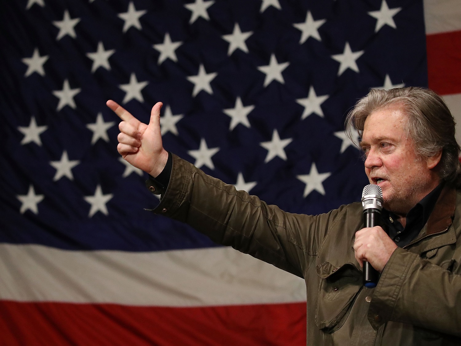Foto Joe Raedle/Getty Images/AFP Ex-estrategista de Donald Trump, Steve Bannon elogia Jair Bolsonaro mas nega ter participado da campanha brasileira. Foto Joe Raedle/Getty Images/AFP