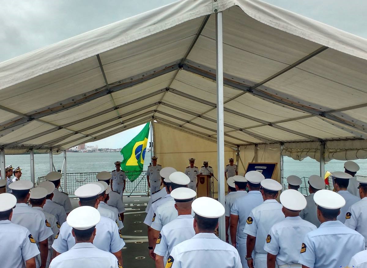 Oficiais da Marinha: trans reclamam de discriminação na carreira militar. Foto: Marinha do Brasil/Facebook/Reprodução