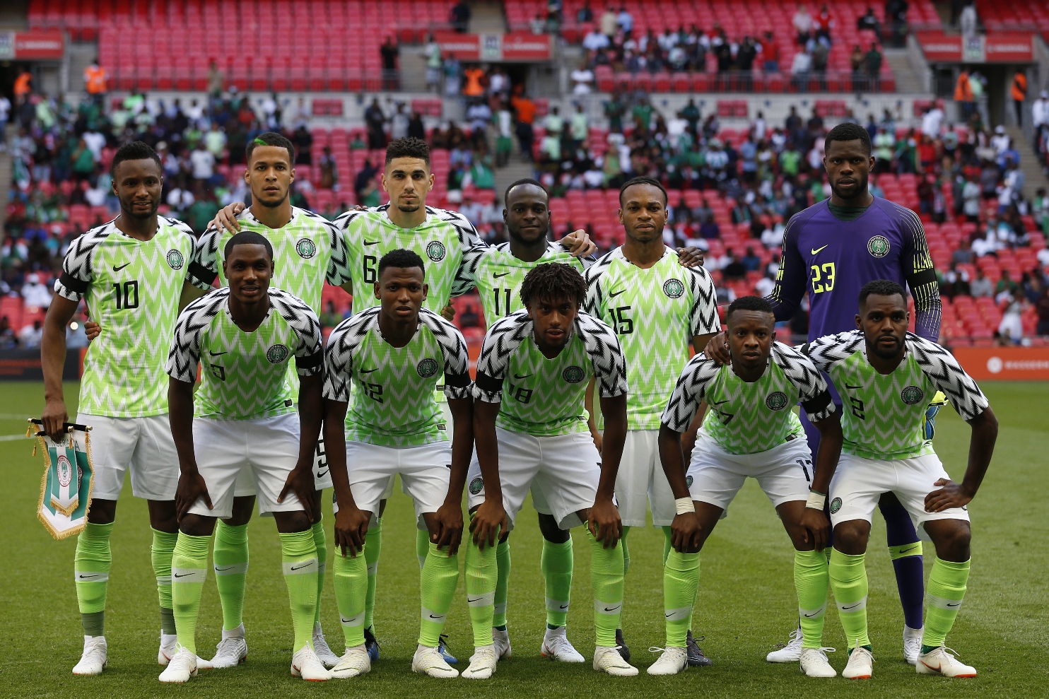 Foto de Ian Kington (AFP) A seleção da Nigéria e seu uniforme que já nasceu icônico. Foto de Ian Kington (AFP)