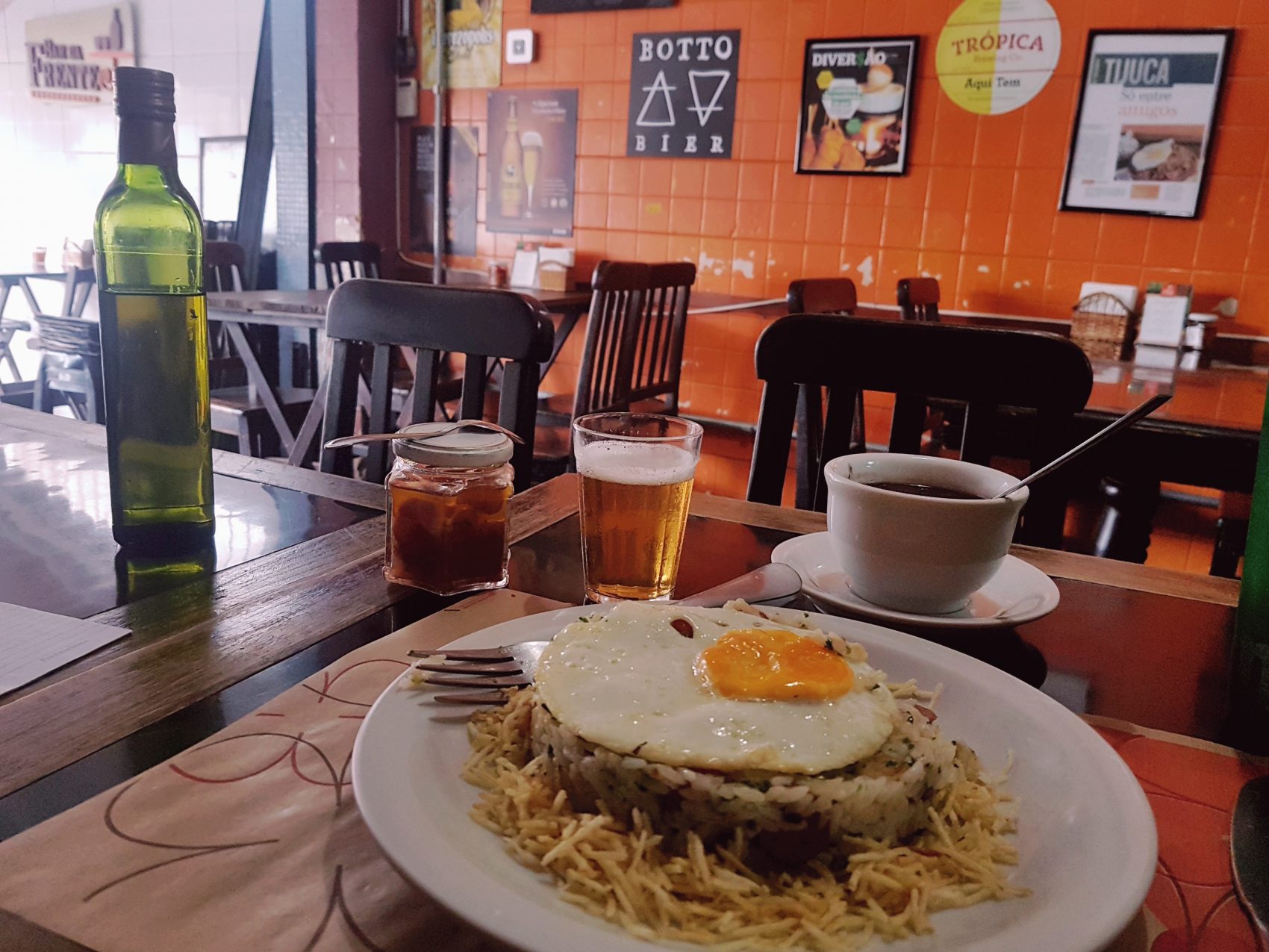 Arroz de puta pobre no Bar da Frente, outra das atrações da região (Foto Oscar Valporto)