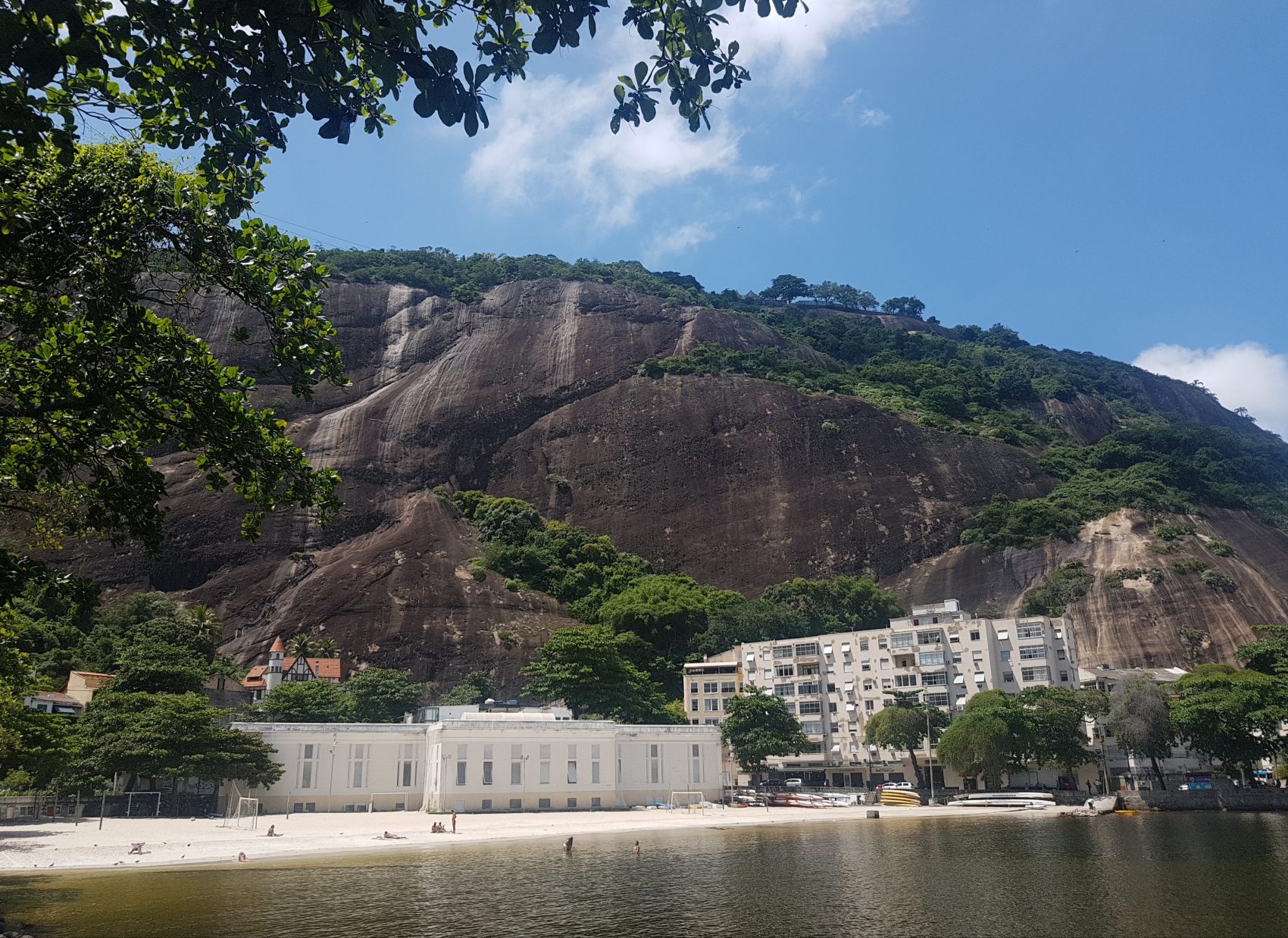 O prédio do Cassino da Urca: erguido para ser um hotel (Foto Oscar Valporto)
