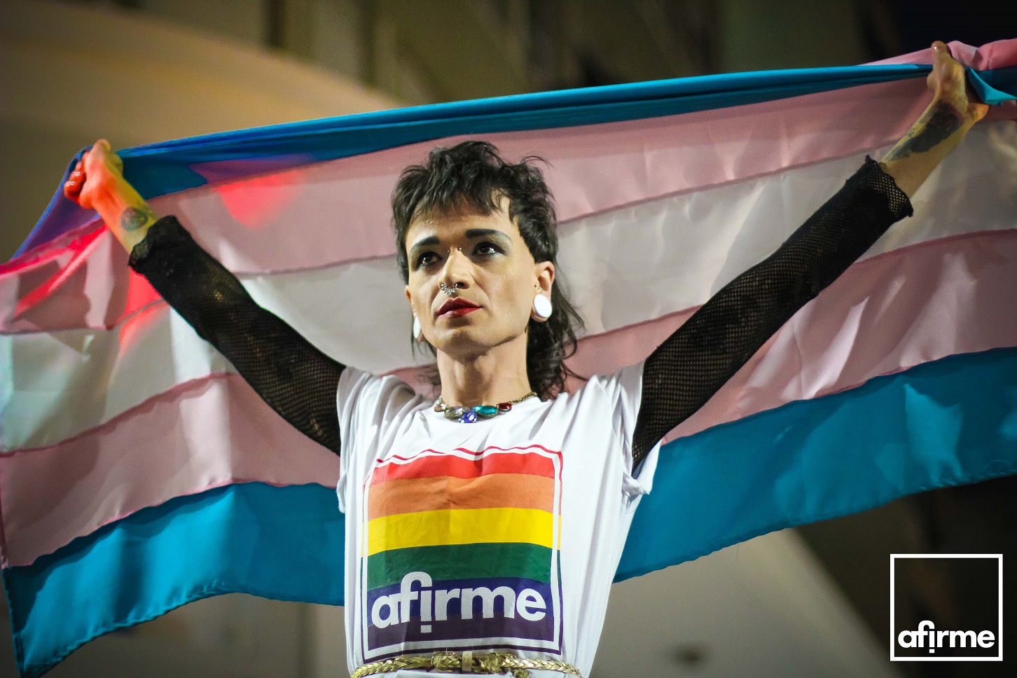 Foto Divulgação A Afirme produz bandeiras e outros produtos (camisetas, casacos) voltados para a promoção do orgulho LGBT. Foto Divulgação