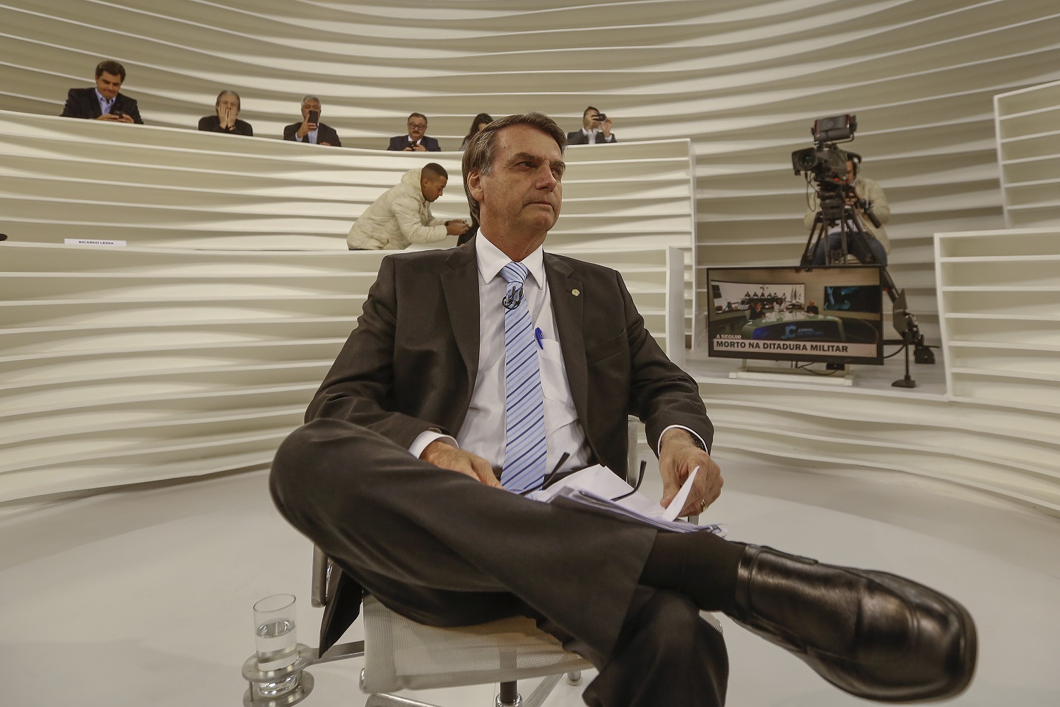 Bolsonaro dá entrevista aos jornalistas do programa Roda Viva, meses antes de assumir a liderança das pesquisas. Foto Suamy Beydoun/AGIF