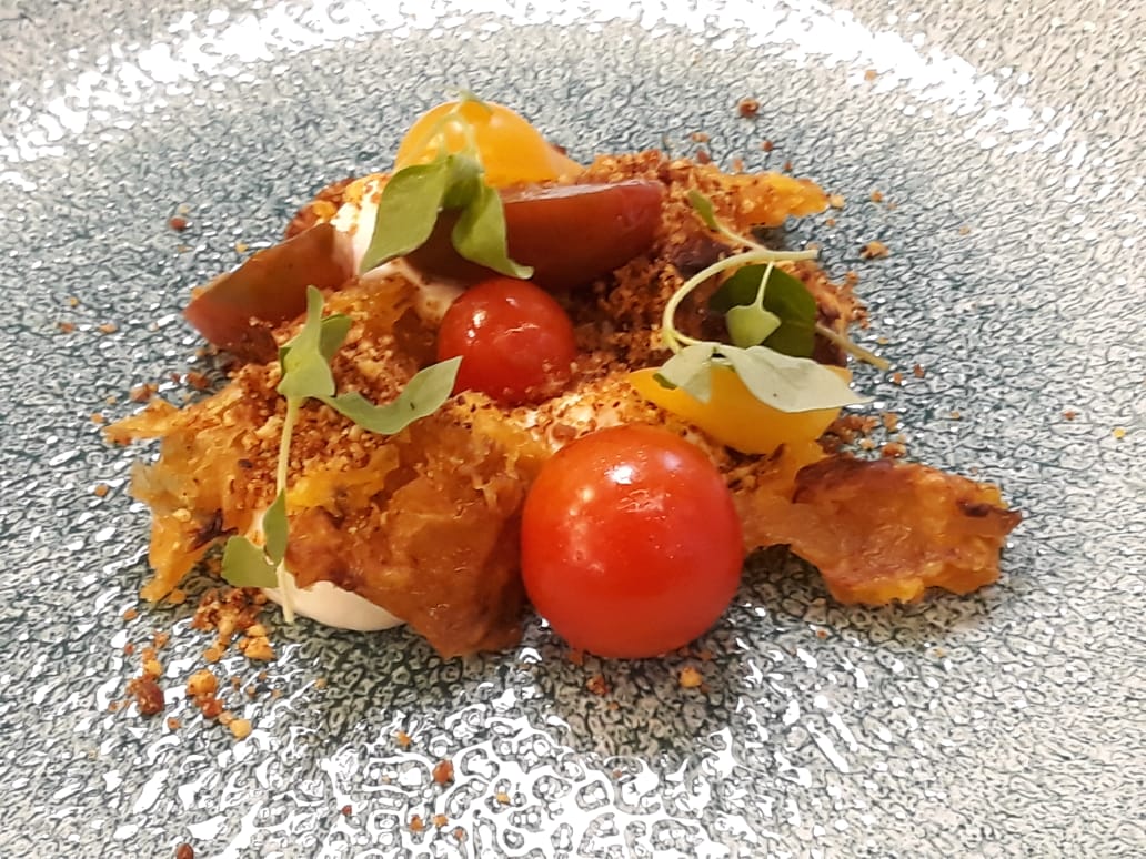 Criação do chef Rafa Costa e Silva, do Lasai, com os tomates do projeto A.Ch.A (Foto: Divulgação)