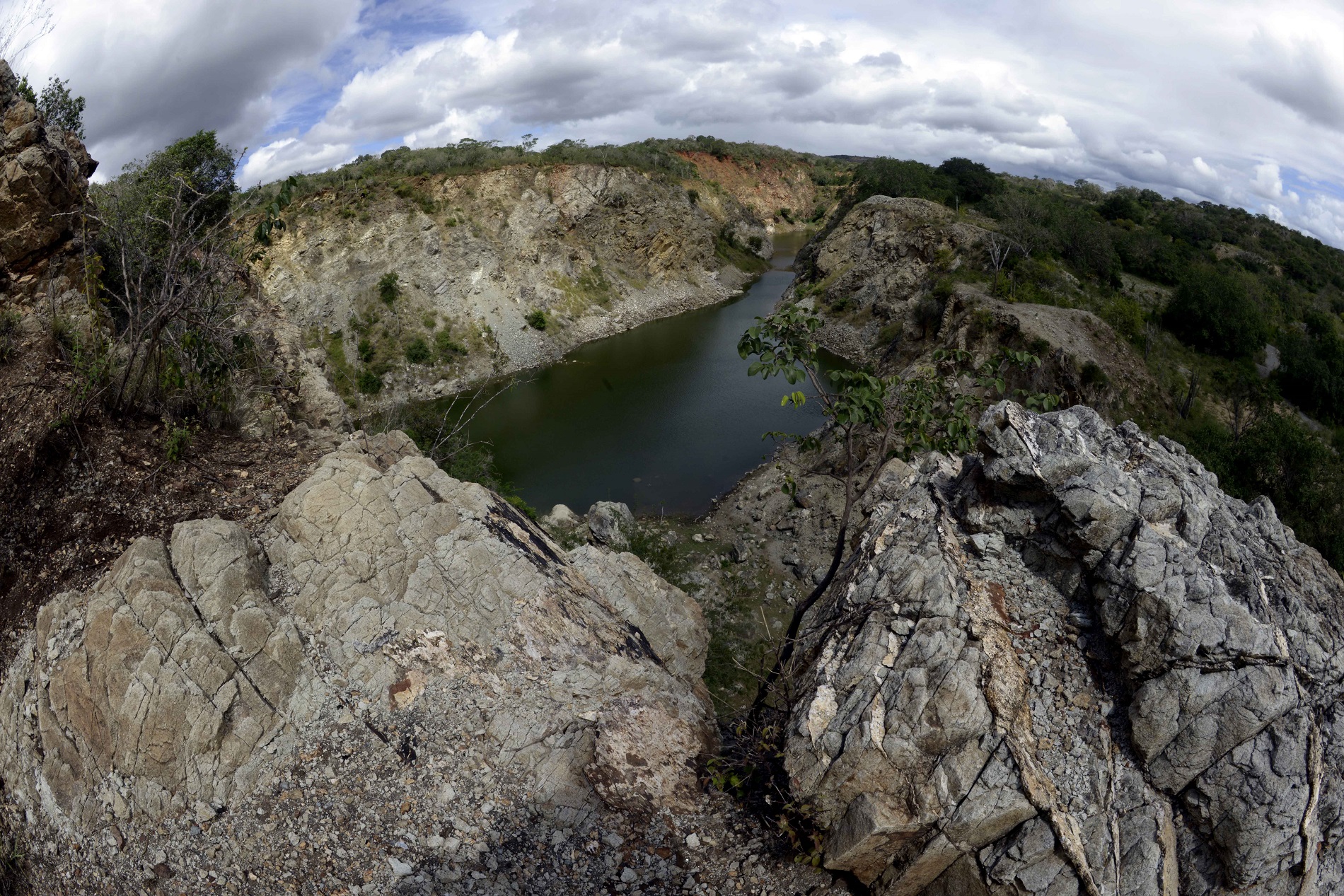 Foto: Inácio Teixeira/Coperphoto O canyon da mina de São Félix: não existe um estudo que aponte, por exemplo, se há contaminação da água ou de afluentes (Foto: Inácio Teixeira/Coperphoto)