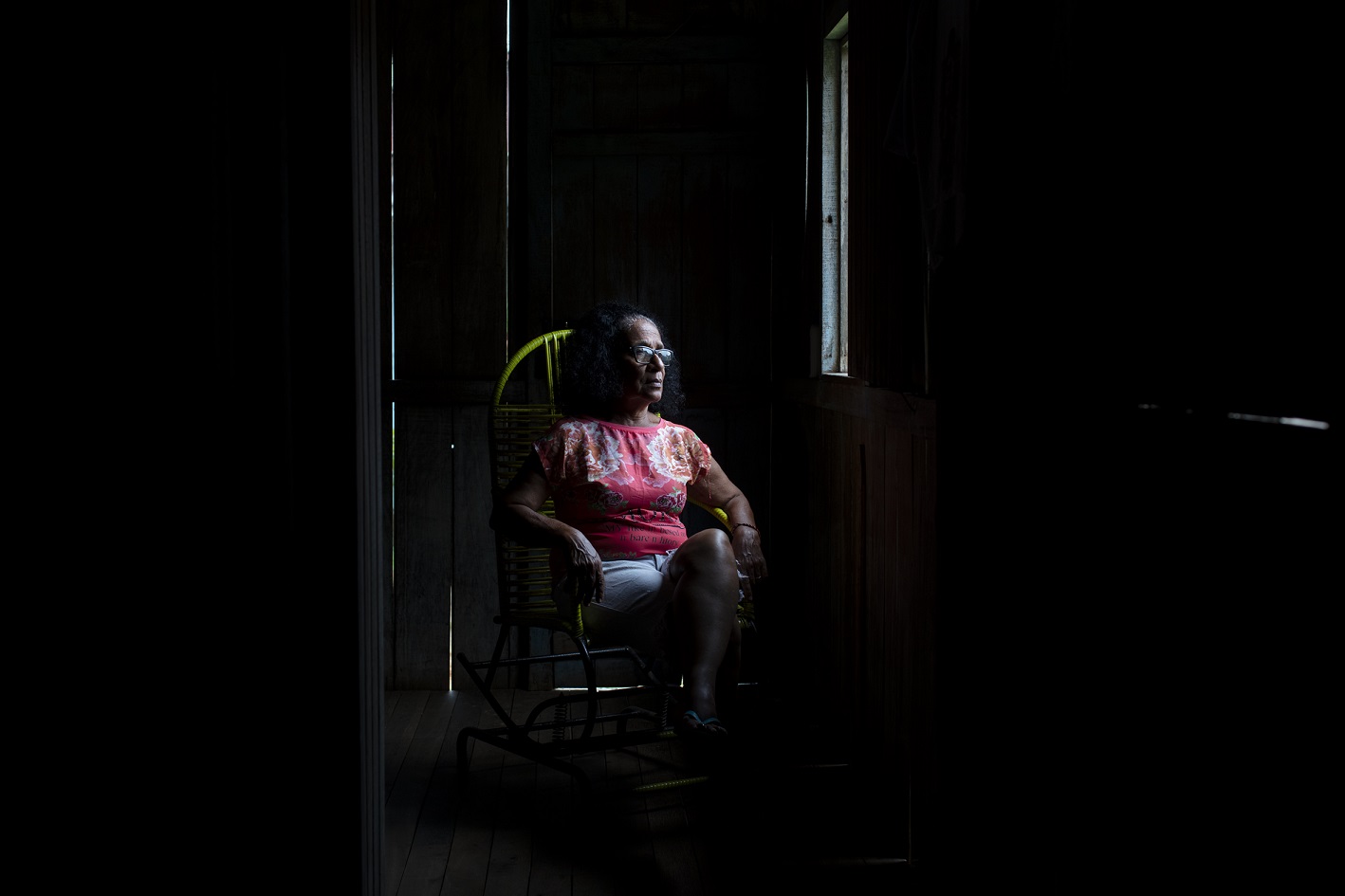 Dercy Teles de Carvalho, 64 anos, primeira mulher a ser presidente do Sindicato de Trabalhadores Rurais de Xapuri, nos anos 70, na casa que mantém em Xapuri. Foto Marizilda Cruppe/Greenpeace.