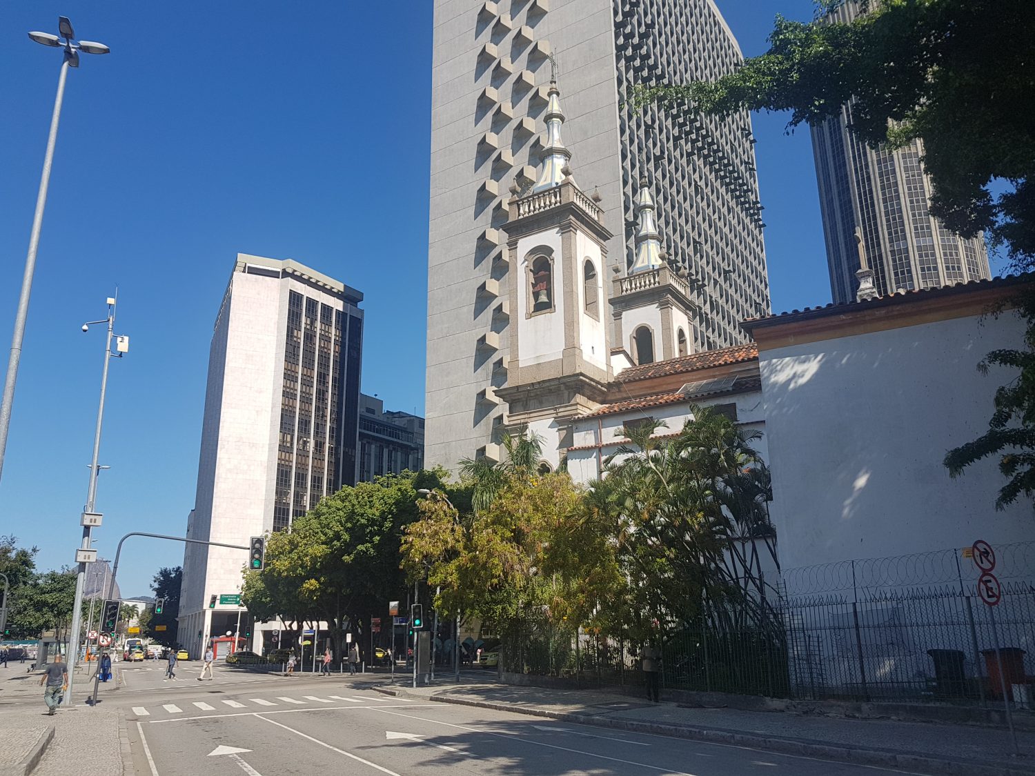 Em frente à Igreja Santa Luzia havia uma prainha (Foto Oscar Valporto)