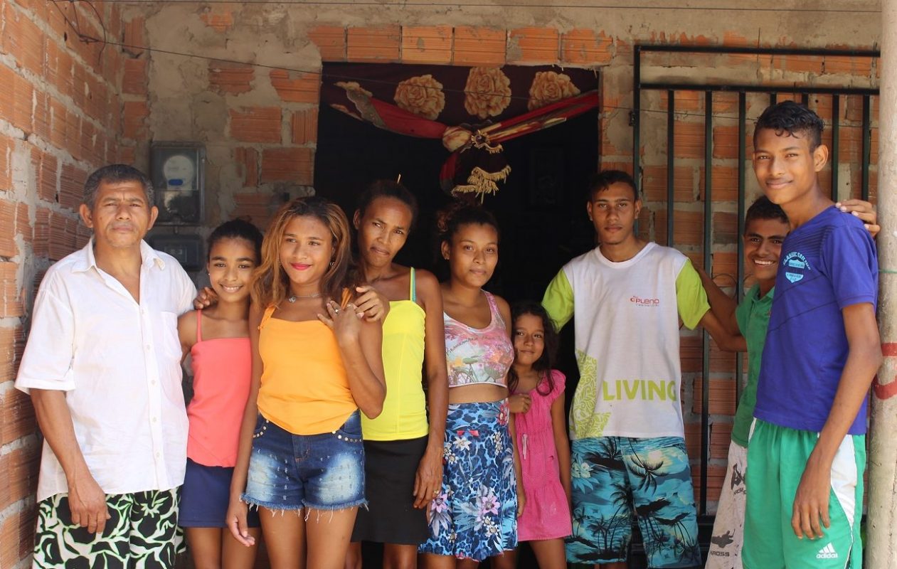 A família de Raimundo e Maria Souza: casa no interior do Maranhão não tem internet. Foto: Yuri Fernandes