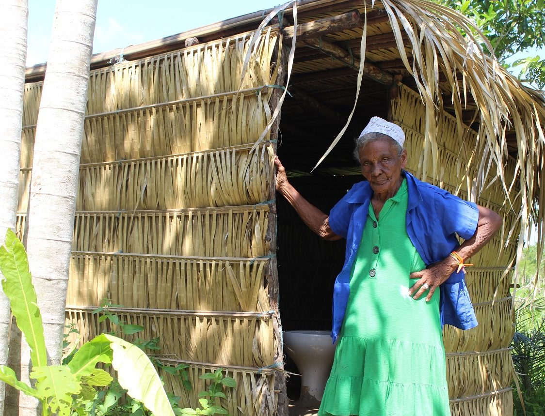 Foto Yuri Fernandes Moradora do interior do Maranhão, Dona Júlia Marques não tem os três serviços de saneamento básico, assim como 58,8% dos nordestinos. Foto Yuri Fernandes