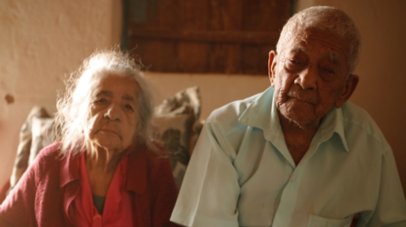 Edite e Seu Bertolino: juntos há mais de 60 anos, acompanharam de perto a chegada do sistema de água (Crédito: Fábio Seixo)