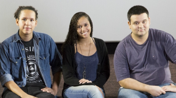 Gabriel, Talita e Jean Carlos fazem parte do programa Coletivo Jovem, que cria pontes entre jovens de 16 a 25 anos e o mercado de trabalho (Crédito: Simone Marinho)