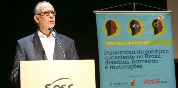 Hélio Mattar, diretor-presidente do Instituto Akatu, no lançamento da pesquisa 'Panorama do Consumo Consciente no Brasil: desafios, barreiras e motivações' (Crédito: Douglas Matsunaga / Yantra Imagens / Divulgação)