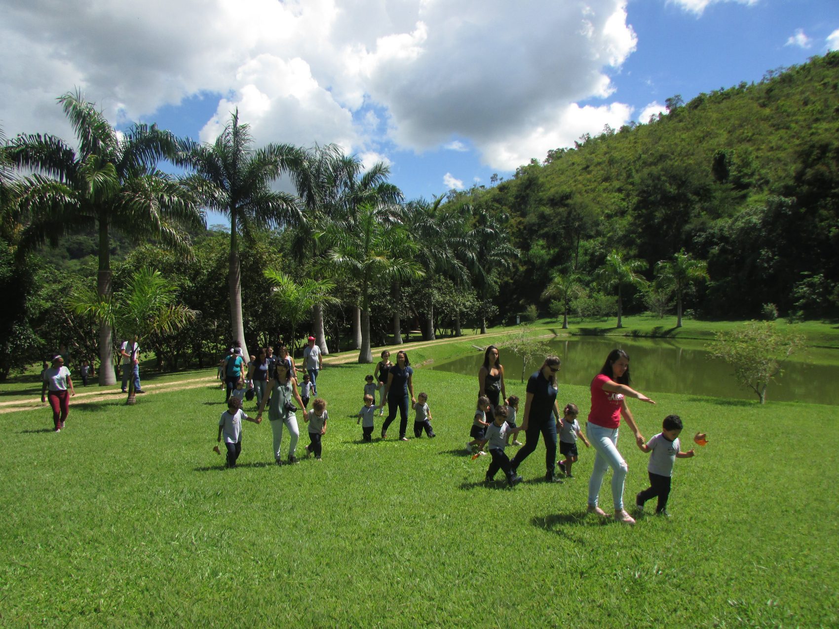 Crianças visitam o Projeto Água, em Petrópolis: lições de preservação (Foto: Divulgação)