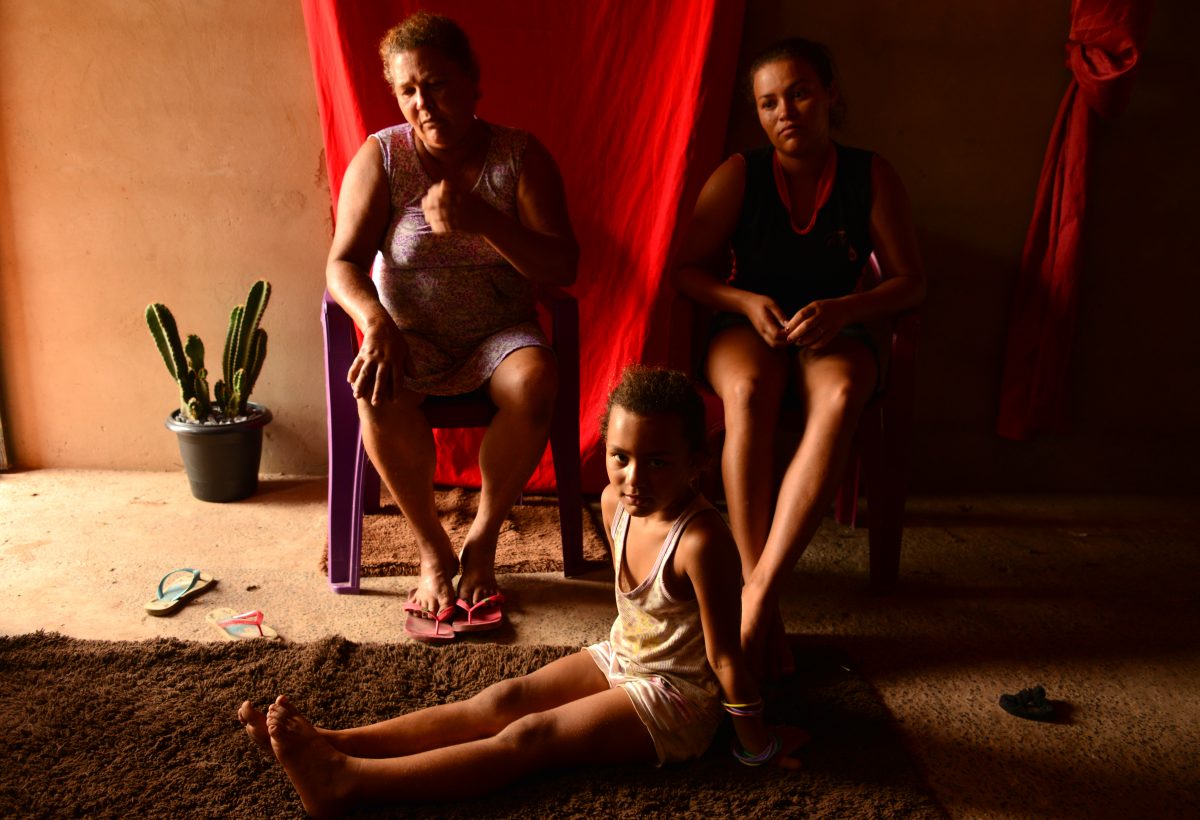 Elzita, a filha Maria Meire e uma das netas. Foto de Mirian Fichtner