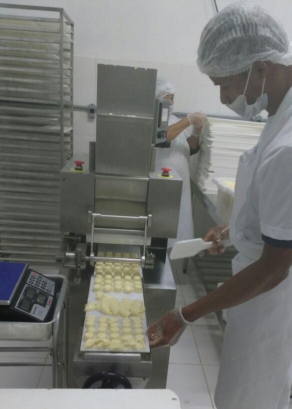 Fábrica de pão de queijo dentro da escola é esperança para equilibrar a contas. Foto Divulgação