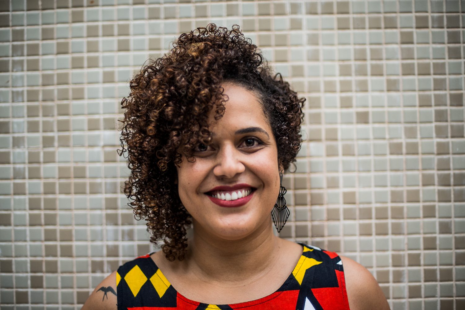Taís de Sant'Anna: 'Em uma sociedade de supremacia branca coisas que não tem uma qualificação, como o feminismo, são branca' (Foto: Matheus Alves/divulgação)
