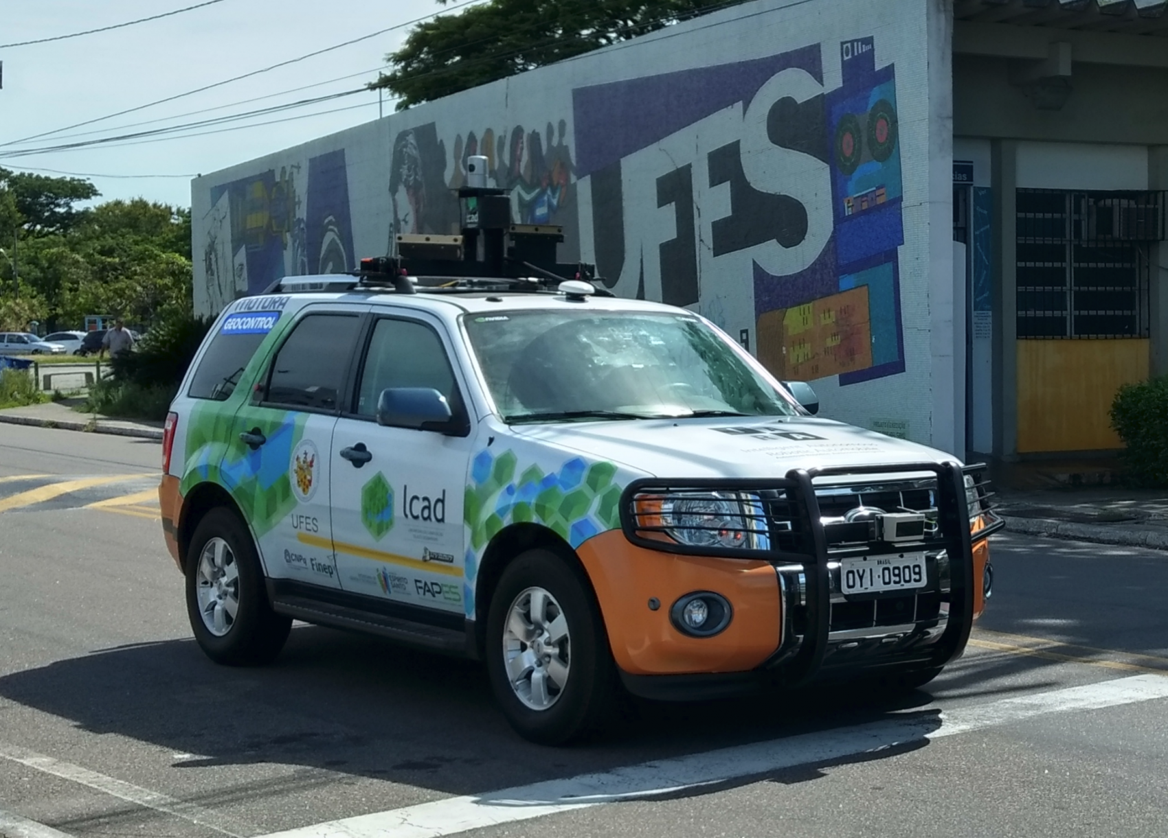 Iara circula no campus da Ufes: carro autônomo viajou 74 quilômetros entre Vitória e Guarapari a uma velocidade média de 45 km/h (Foto: Divulgação)