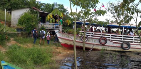 Os nove barco-ônibus percorrem até 50 quilômetros pegando as crianças ribeirinhas. Foto Adauto Silva (Seduc)