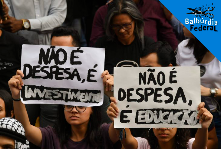 Estudantes protestam contra os cortes do governo nas verbas da educação. Foto Nelson Almeida/AFP
