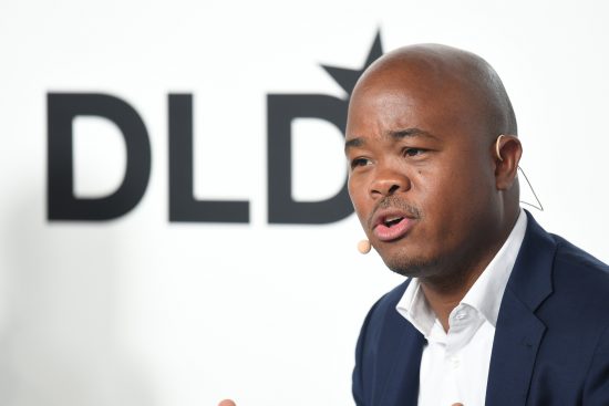 Fred Swaniker em recente palestra na Alemanha: especialista em desenvolver lideranças jovens na África (Foto: Andreas Gebert/Picture Alliance