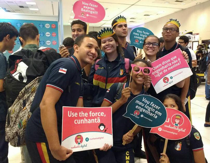 Atividade do Projeto Cunhantã em Manaus com alunas e alunos: eles são maioria no começo dos cursos, mas elas se formam em maior número (Foto: Divulgação/Icom)