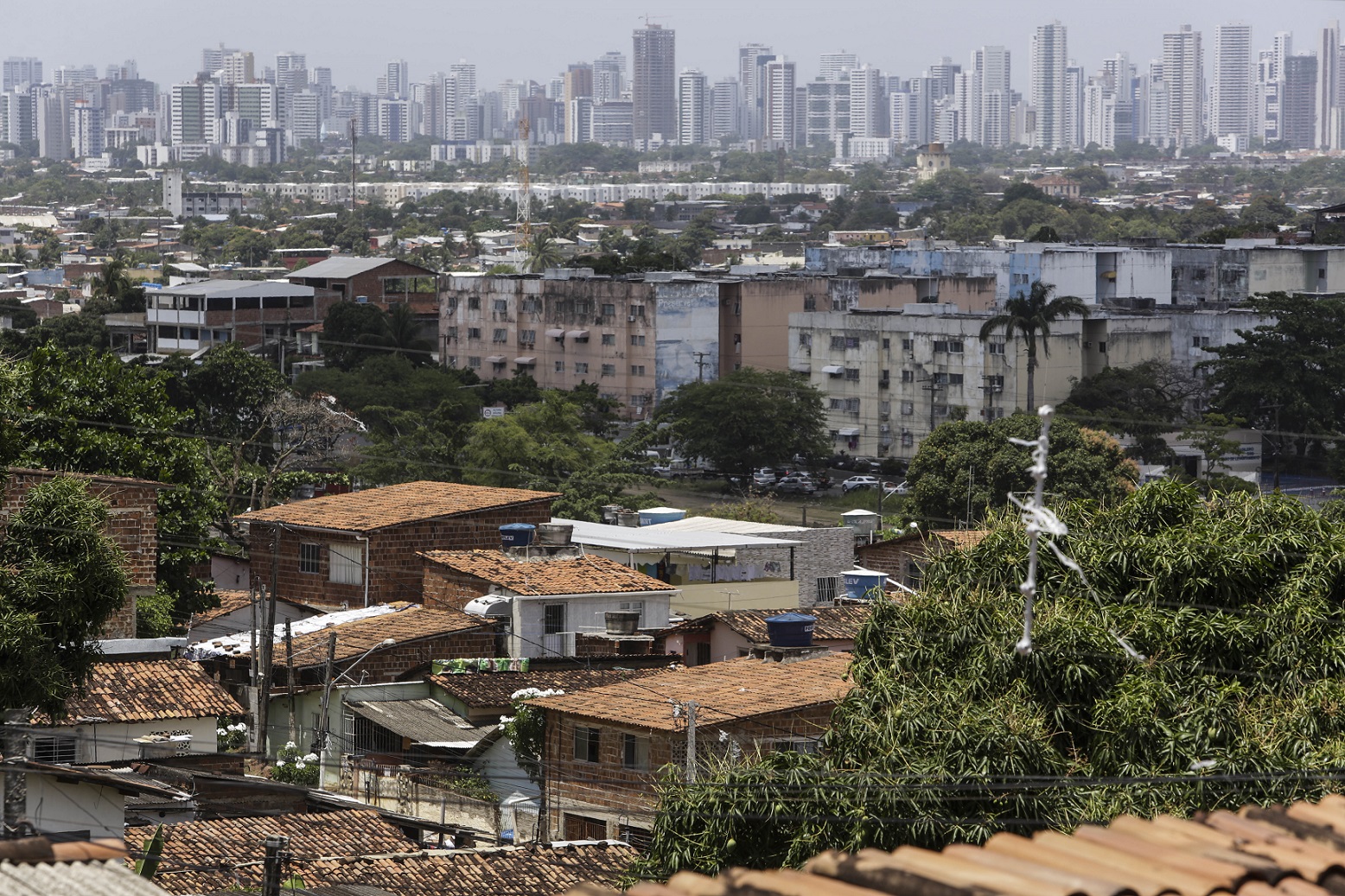 Foto Diego Herculano/NurPhoto Favela Alto do Monte, em Olinda, Pernambuco. Falta de saneamento ajudou na proliferação do Zica Vírus. Foto Diego Herculano/NurPhoto