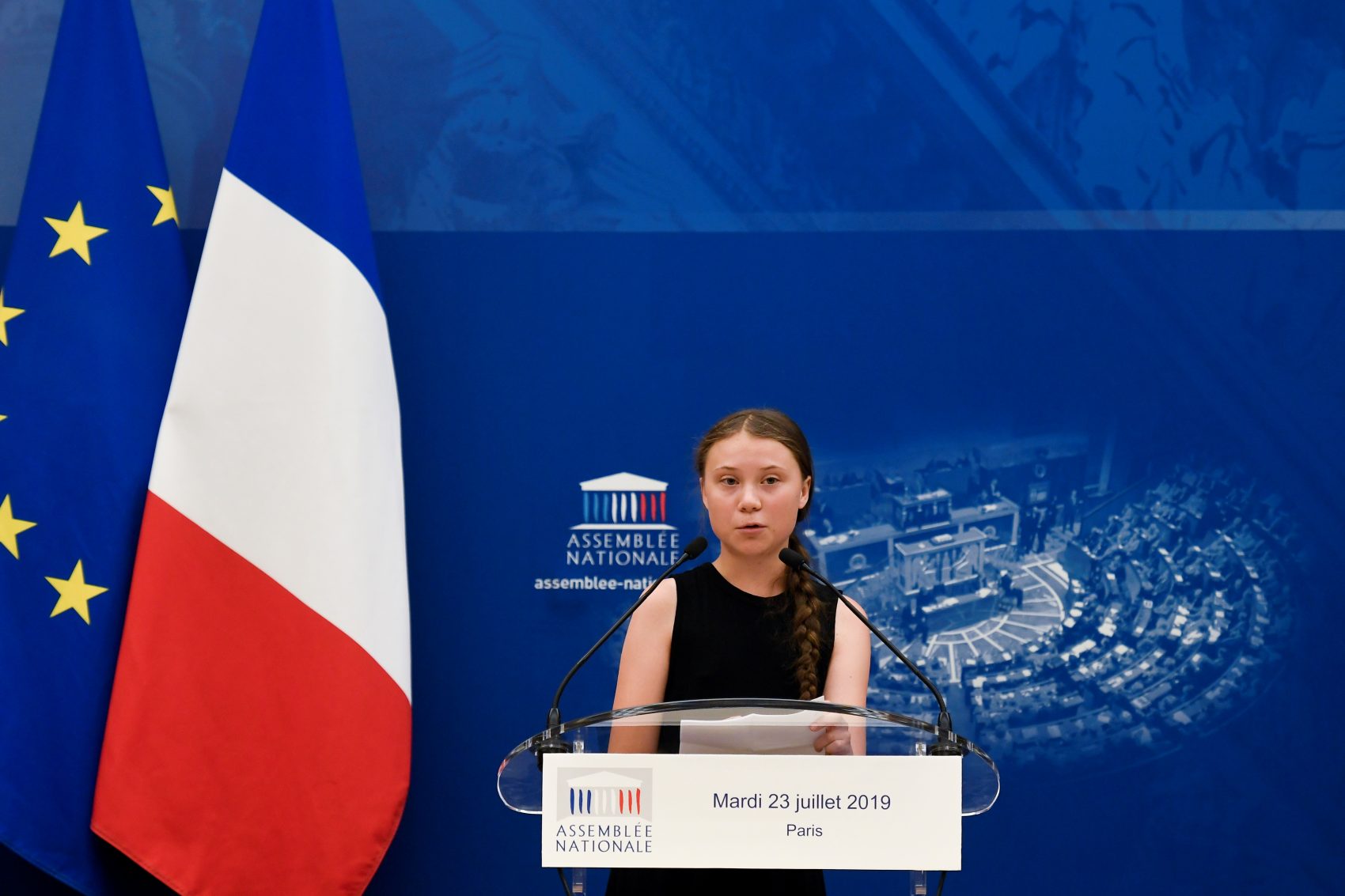 Participação de Greta Thunberg na Assembleia Nacional da França: teve protesto da direita e recado aos adultos "Vocês estão me dizendo: ‘Obrigada, você me dá esperança para o futuro’. Parece que vocês não entenderam o que estamos dizendo. Em vez de nos parabenizarem, tentem fazer algo"' (Foto: Lionel Bonaventure/AFP)
