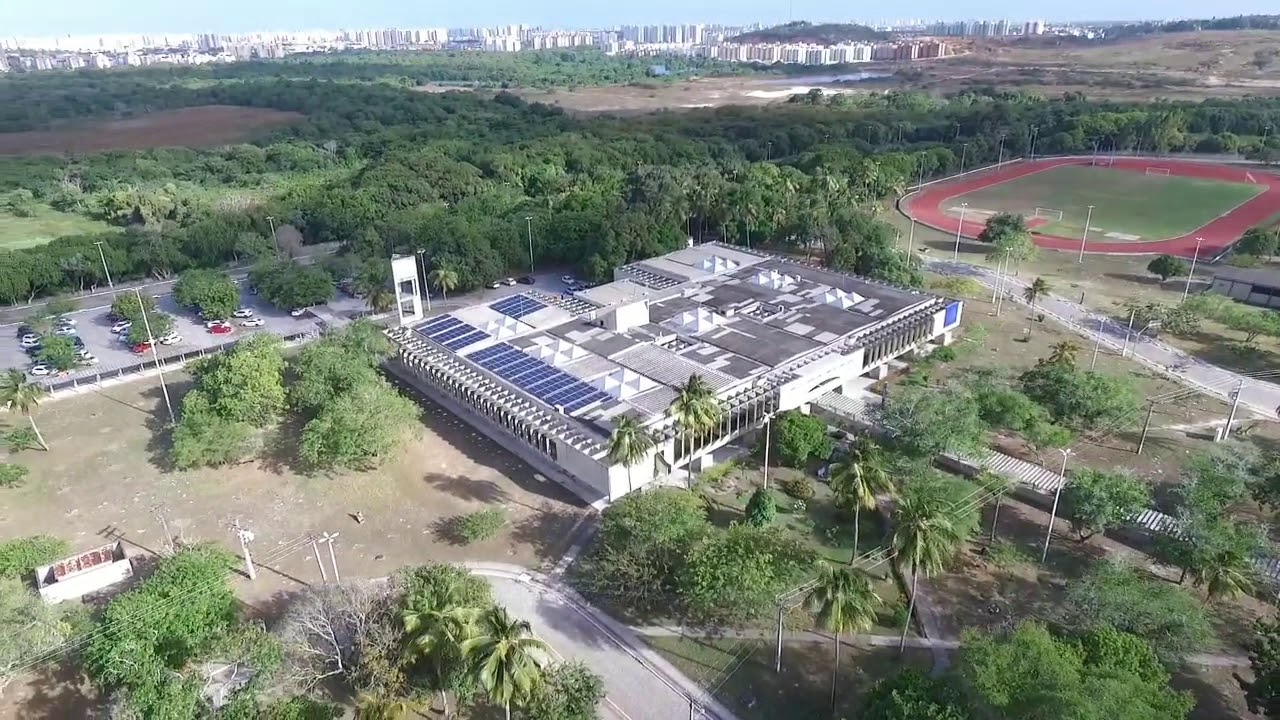 Biblioteca da UFS com sistema fotovoltaico: projeto de pesquisa do Laboratório de Eficiência Energética e Energias Renováveis (Foto: Divulgação)