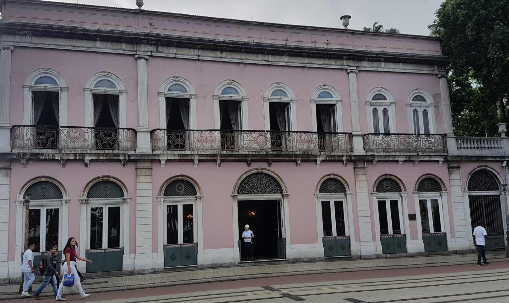 Palácio do Itamaraty, de 1855: erguido por rico comerciante de café virou Palácio Presidencial e, depois, sede do Ministério das Relações Exteriores, que ainda tem setores funcionando alil (Foto: Oscar Valporto)
