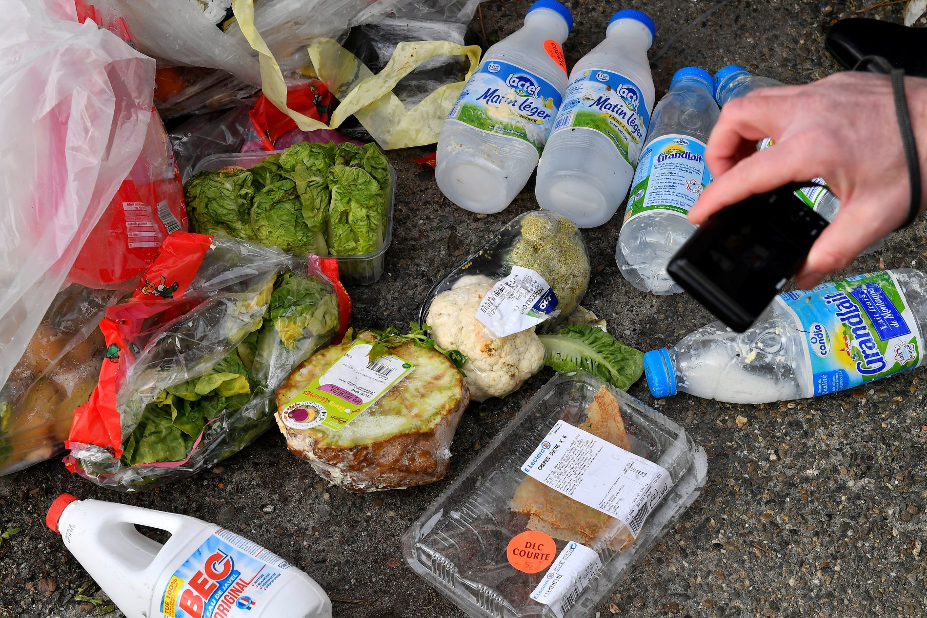 Foto de Georges Gobet/ AFP Desperdício de comida. Foto de GEORGES GOBET / AFP