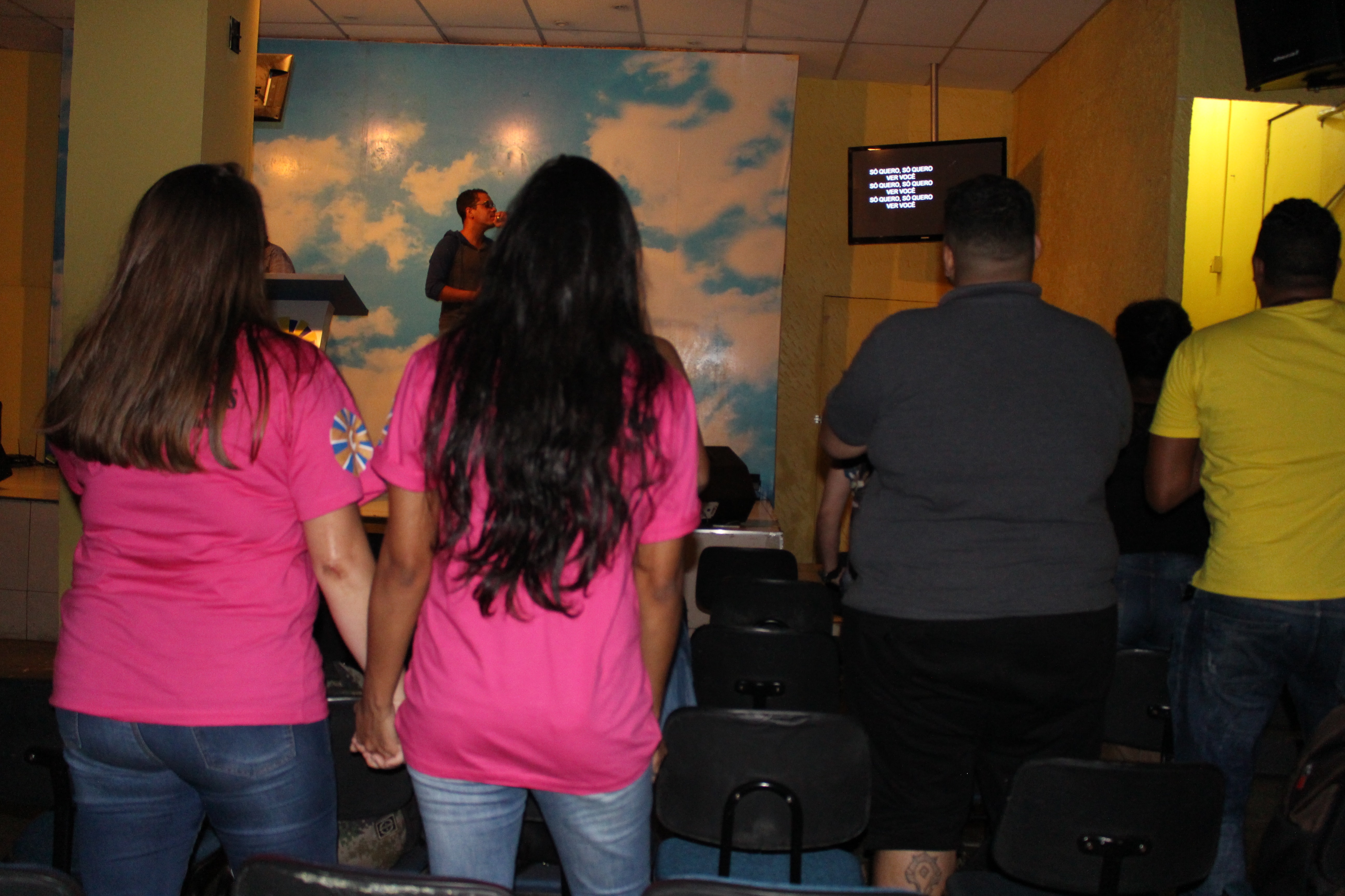Jovens LGBTs revelam experiências de intolerância em igrejas evangélicas
