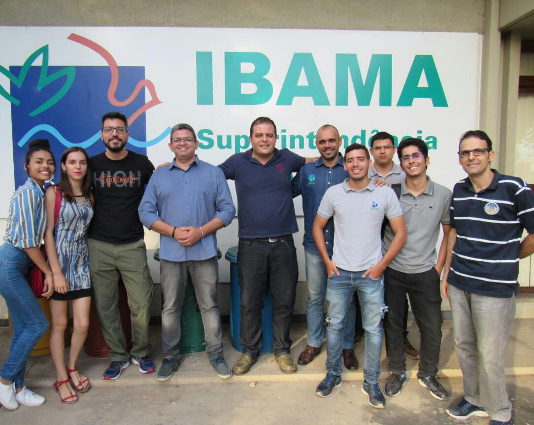 Estudantes e professores da UFPI com funcionários do Ibama: parceria para facilitar denúncias de tráfico e caça de animais através de aplicativo (Foto: Wedson Medeiros)