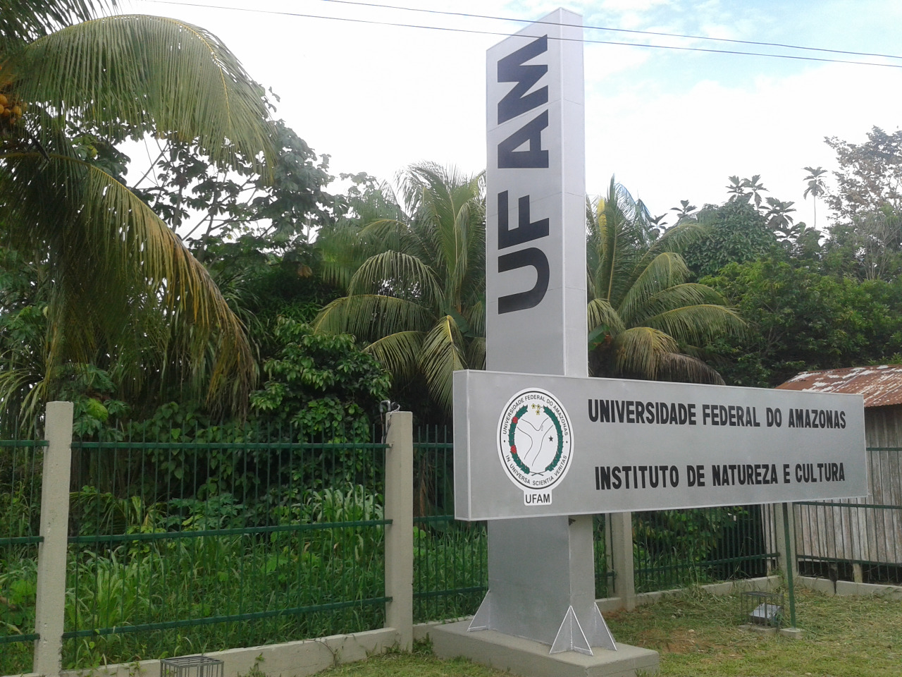 O campus Alto Solimões da Ufam, a 36 horas de barco de Manaus: 1100 alunos,  98,5% deles são de baixa renda, sendo 587 indígenas de pelo menos nove etnias como Tikuma, Cocama e Marúbo (Foto: Ufam/Divulgação)