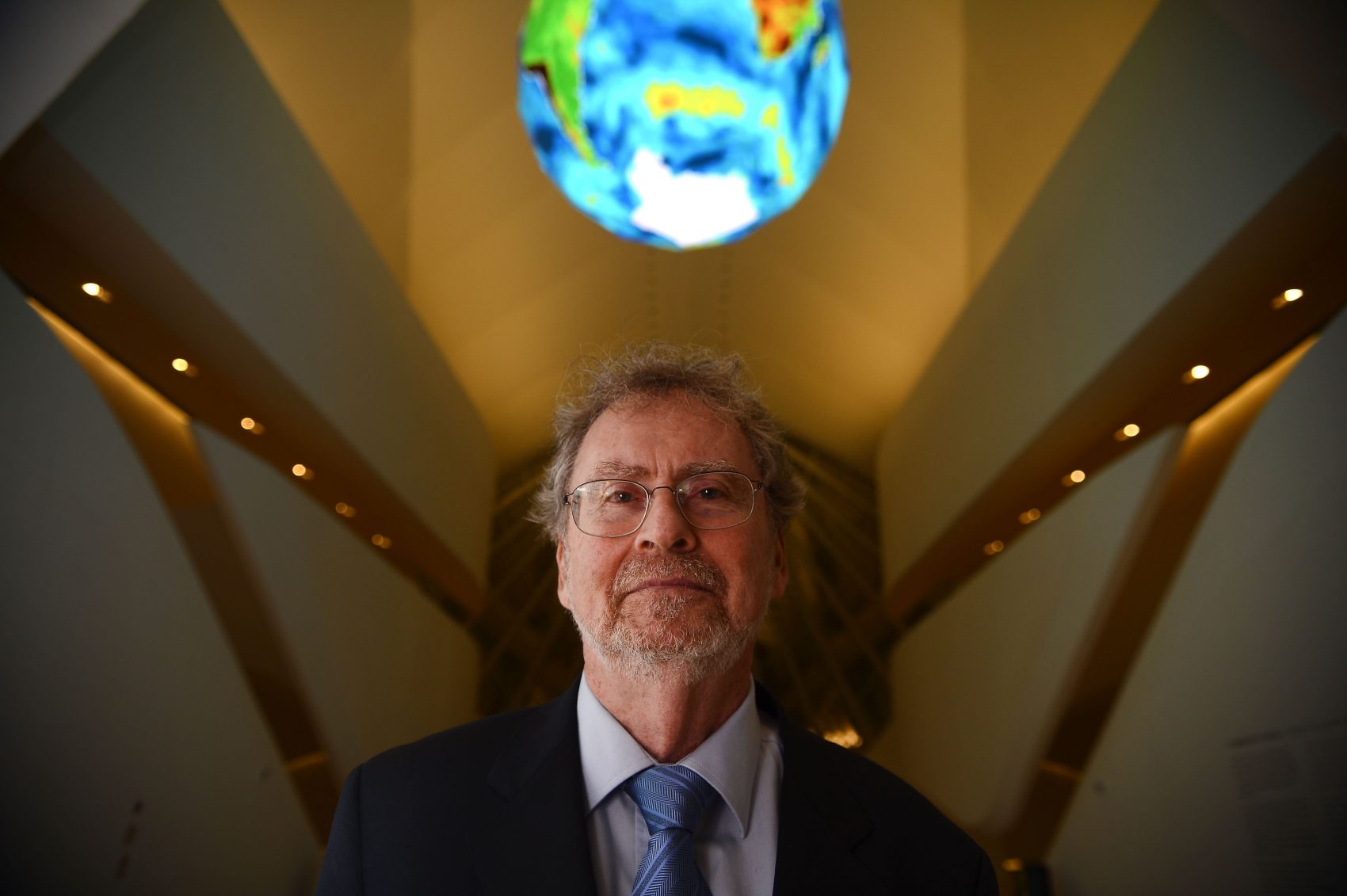 O físico Luiz Davidovich presidente da Academia Brasileira de Ciências, em evento no Museu do Amanhã.: "É muita coisa que está sendo feita nas universidades, que conseguem resistir à crise. É fantástica a contribuição para o país" (Foto: Fernando Frazão/Agência Brasil)
