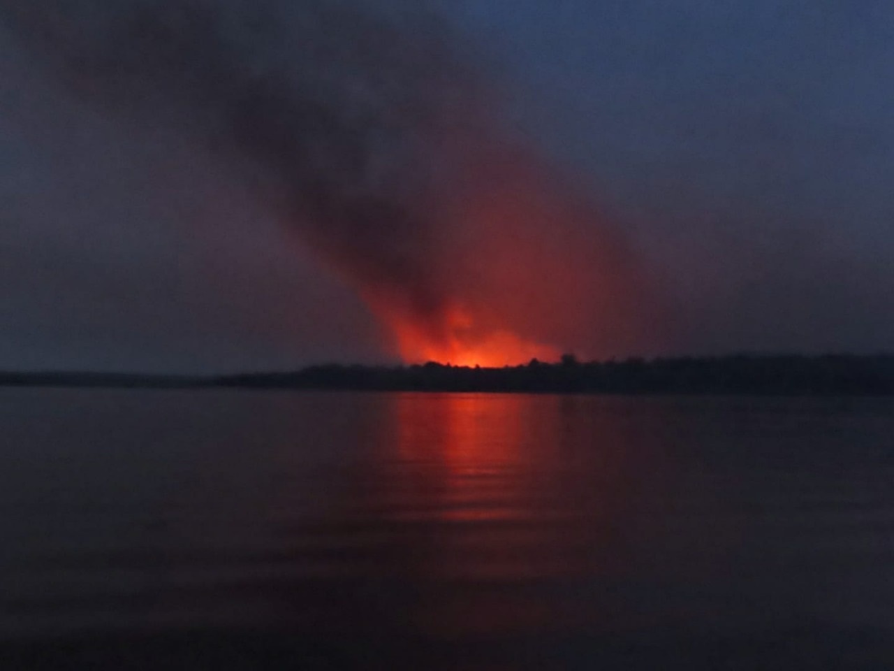 O incêndio acontece em um momento em que Alter do Chão passa por uma fase especial, com um movimento crescente de turistas. Foto Emi Okada Pereira