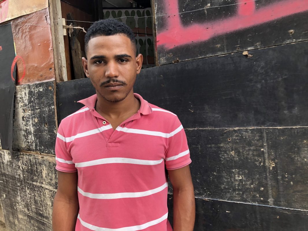Foto Flávia Milhorance Rafael Alves queria ser jornalista, mas a vida, incluindo o nascimento das duas filhas, o levou ao mototáxi. Foto Flávia Milhorance