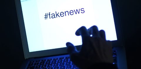 O grupo voluntários contra a fake news atua em 15 países, inclusive no Brasil. Imagem Helmut Fohringer/APA-PictureDesk via AFP