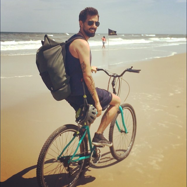João Henrique Cerqueira e sua bicicleta: rede de ciclistas Ciclimáticos divulga e ouve histórias de quem está na linha de frente das mudanças climáticas (Foto: Arquivo Pessoal)
