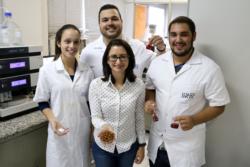 Ayla Sant'Ana e sua equipe: pesquisa de campo entre as comunidades ribeirinhas no Amapá ainda no segundo semestre de 2019 (Foto: Amanda Oliveira)