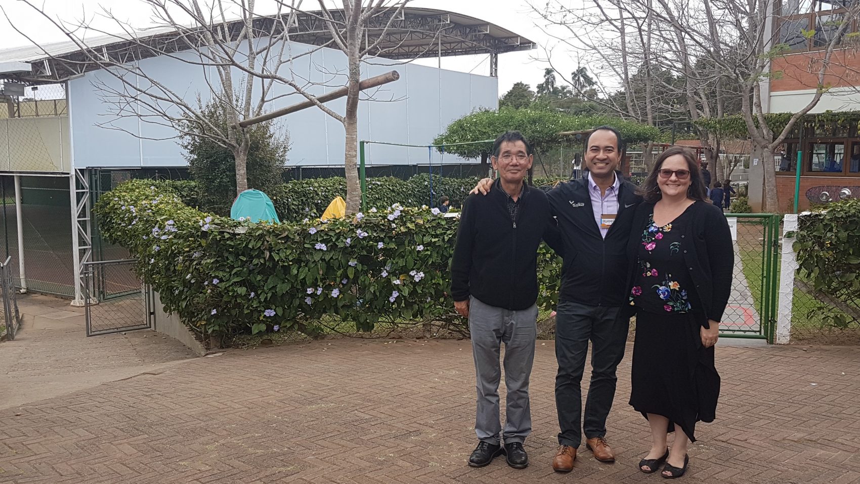 O tibetano Tsewang Phuntso, e os americanos Brendan Ozawa e e Lindy Settevendemie, da Universidade Emory: método criado sob a orientação do Dalai Lama (Foto: Florência Costa)